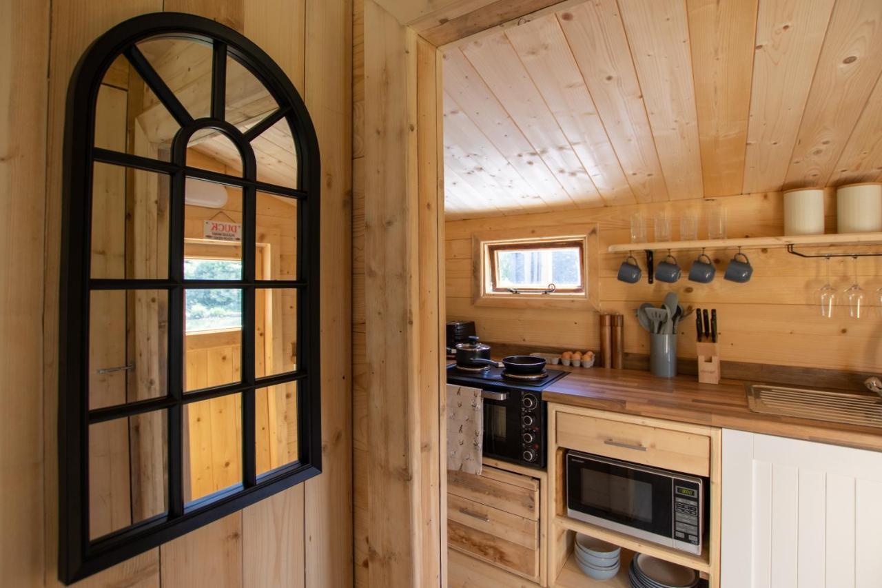 Choller Lake Lodges - Primrose Cabin With Private Hot Tub アランデル エクステリア 写真