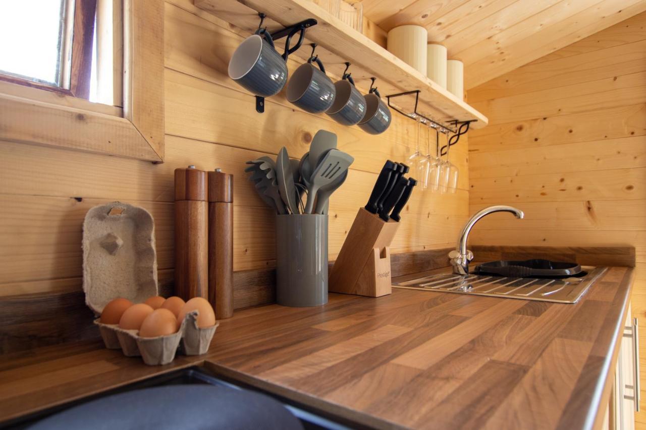 Choller Lake Lodges - Primrose Cabin With Private Hot Tub アランデル エクステリア 写真