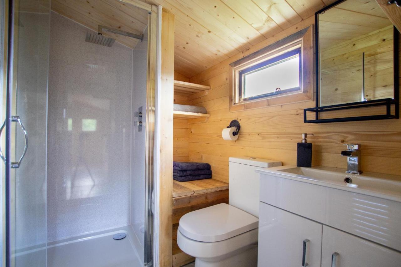 Choller Lake Lodges - Primrose Cabin With Private Hot Tub アランデル エクステリア 写真