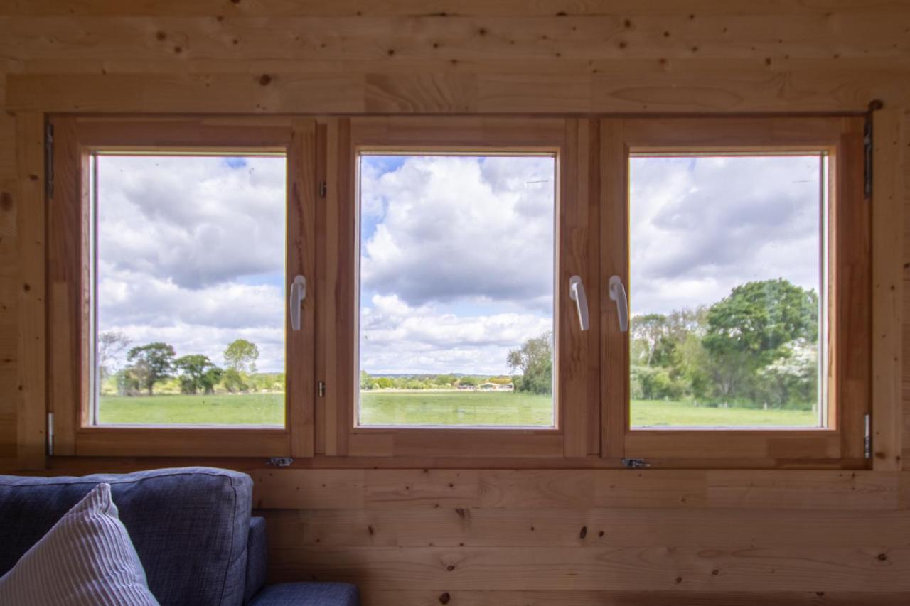 Choller Lake Lodges - Primrose Cabin With Private Hot Tub アランデル エクステリア 写真