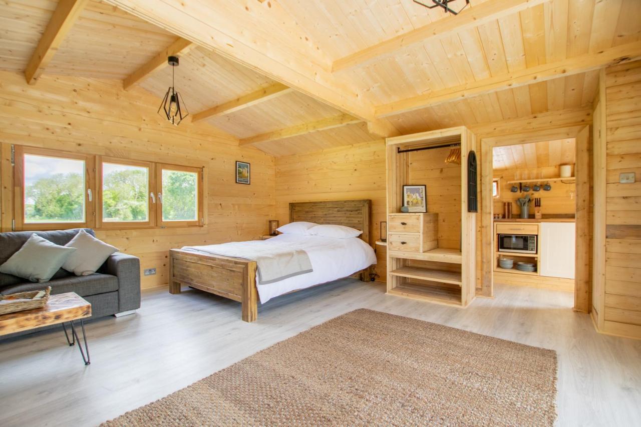 Choller Lake Lodges - Primrose Cabin With Private Hot Tub アランデル エクステリア 写真